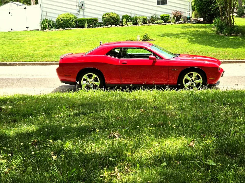 2013 Dodge Challenger 3rd Gen - Image 2 of 5