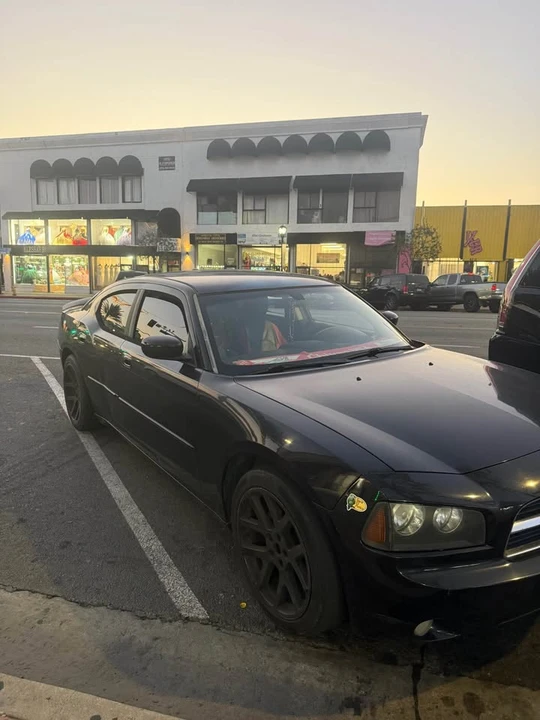 2010 Dodge Charger 6th Gen - Image 2 of 5