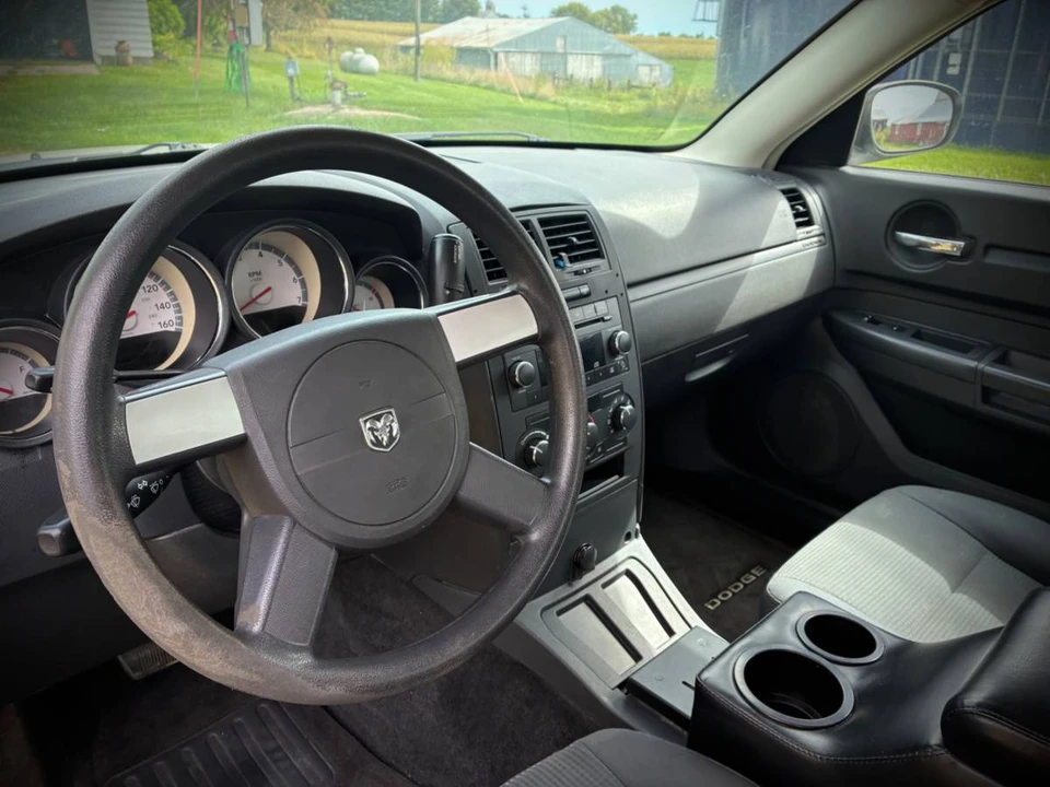 2010 Dodge Charger 6th Gen - Image 9 of 16