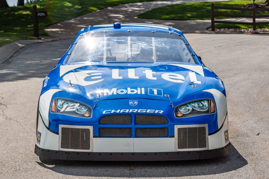 Dodge Charger - Image 8 of 31