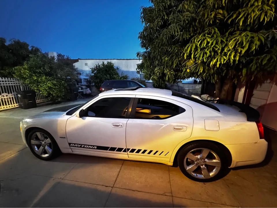 2009 Dodge Charger 6th Gen - Image 5 of 8