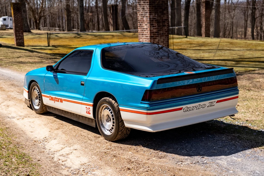 Dodge Daytona - Image 7 of 31
