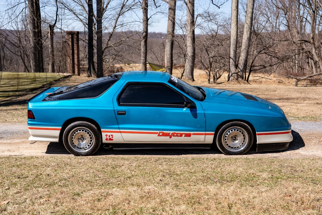 Dodge Daytona - Image 10 of 31
