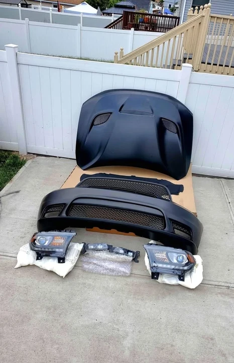 2011 Parts & Memorabilia Bodywork - Image 2 of 9