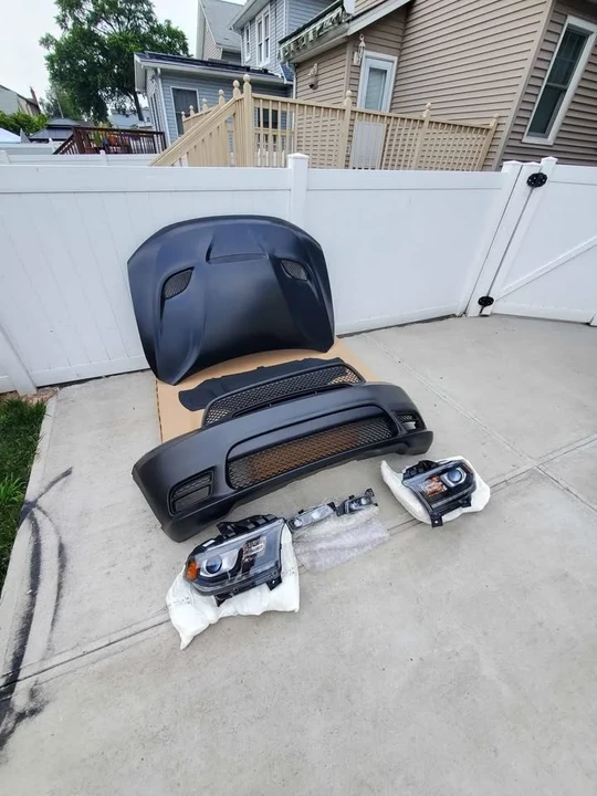 2011 Parts & Memorabilia Bodywork - Image 4 of 9