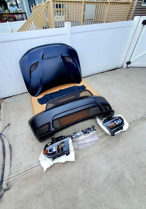 2011 Parts & Memorabilia Bodywork - Image 7 of 9