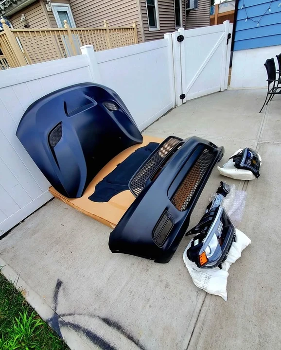 2011 Parts & Memorabilia Bodywork - Image 6 of 9