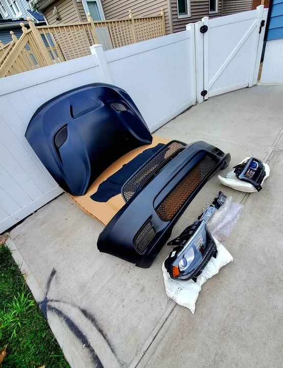 2011 Parts & Memorabilia Bodywork - Image 5 of 9