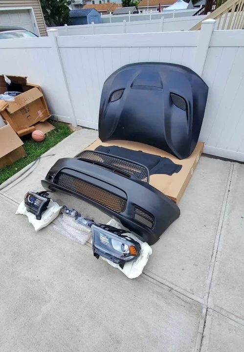 2011 Parts & Memorabilia Bodywork - Image 3 of 9
