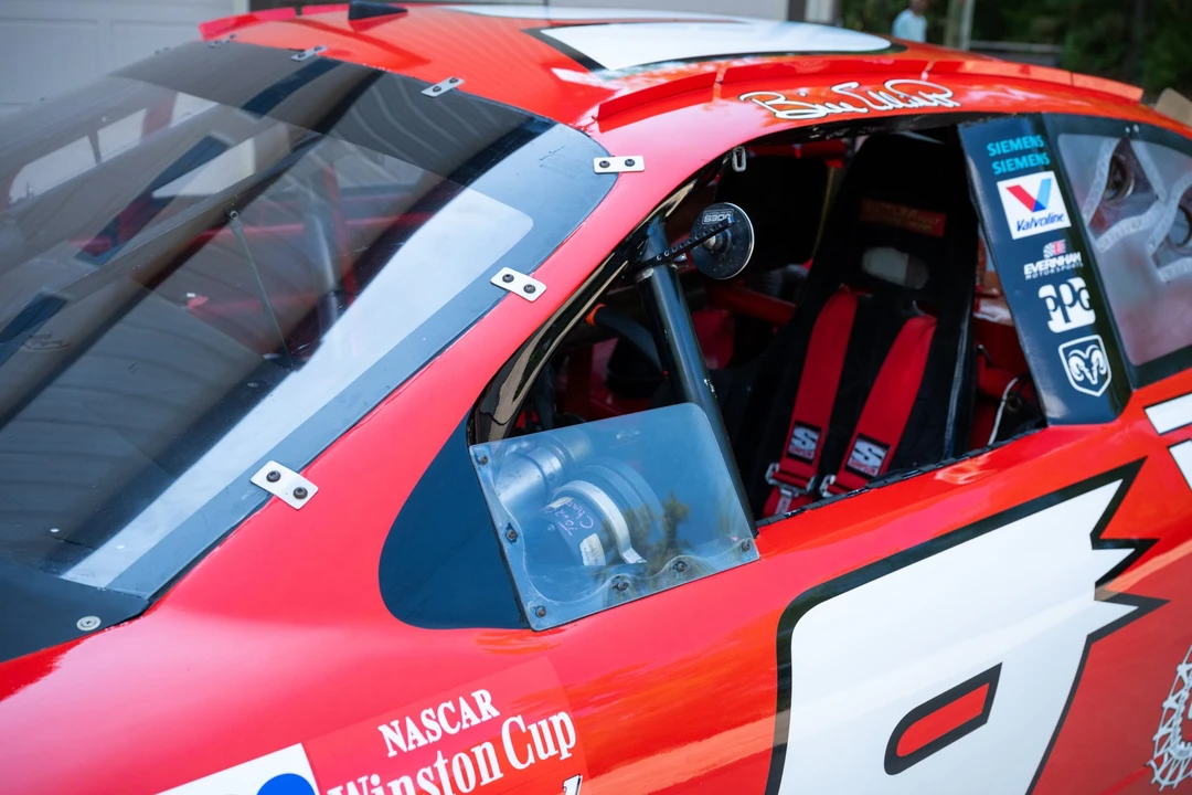 Dodge Intrepid - Image 28 of 31