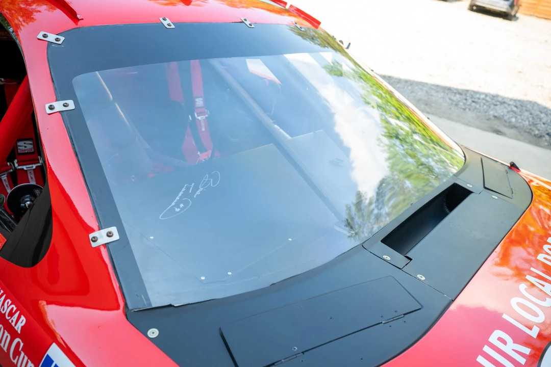 Dodge Intrepid - Image 16 of 31