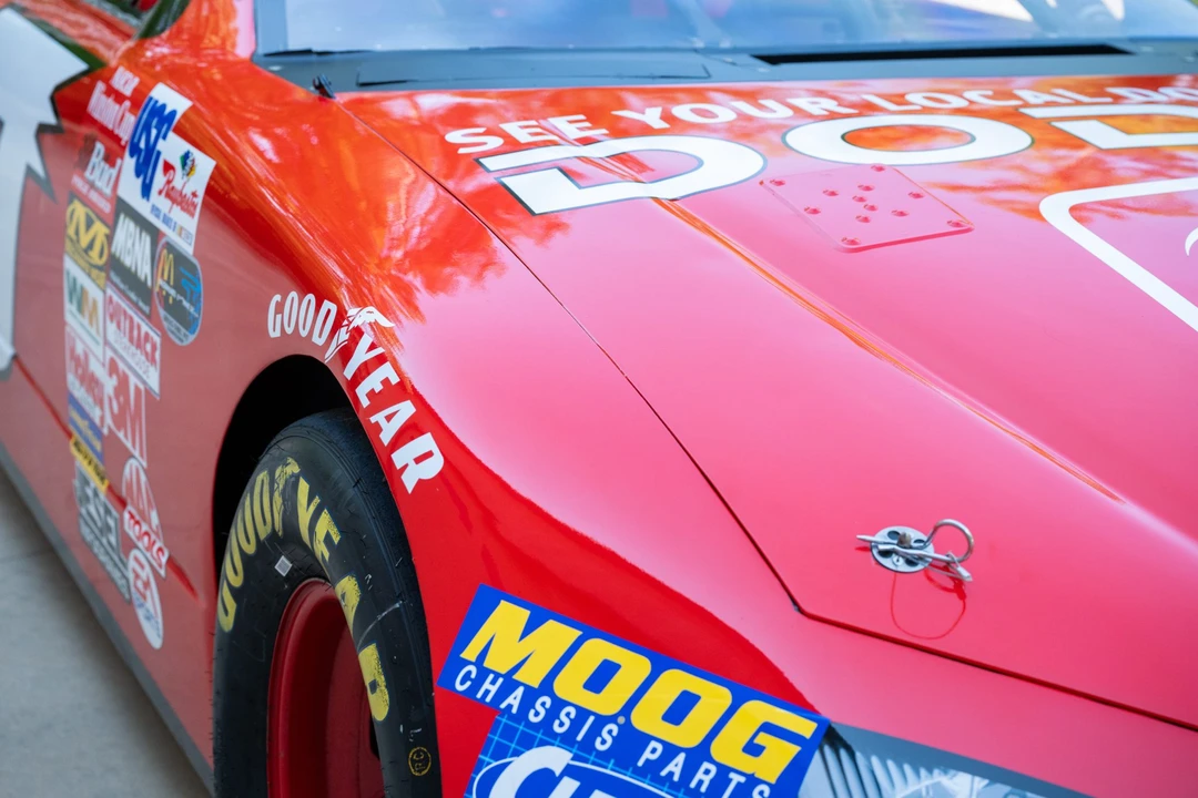 Dodge Intrepid - Image 26 of 31