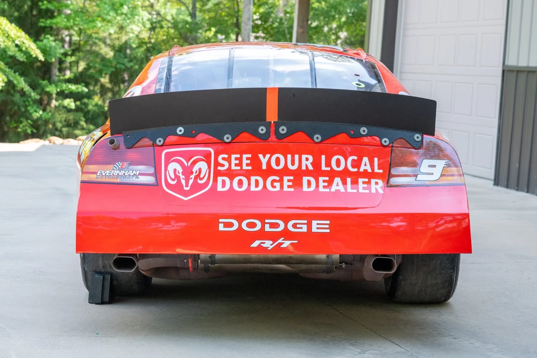 Dodge Intrepid - Image 6 of 31
