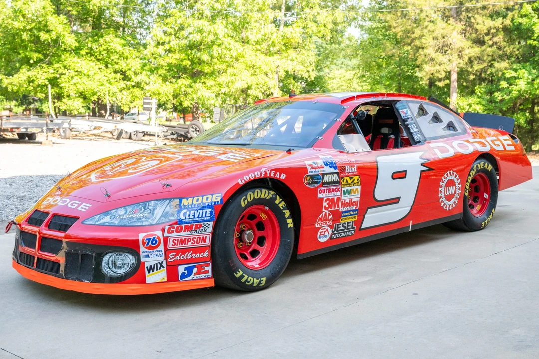Dodge Intrepid - Image 10 of 31