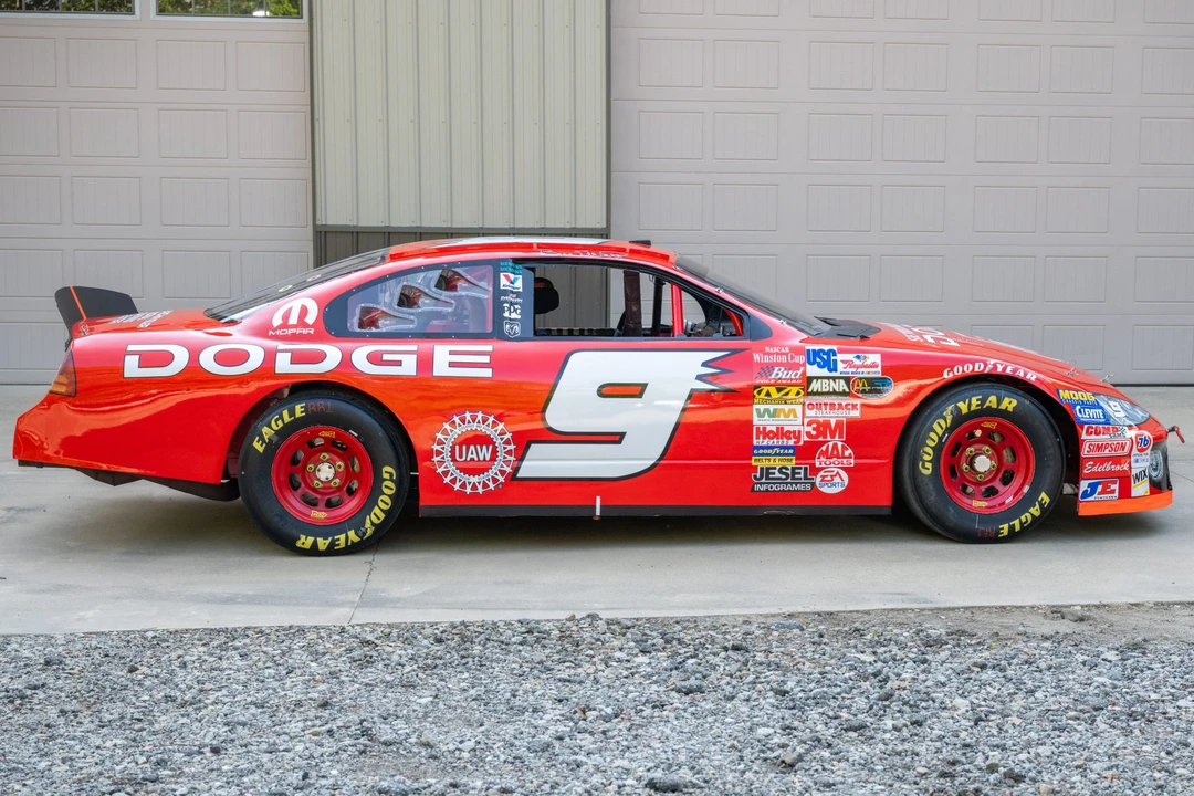 Dodge Intrepid - Image 4 of 31