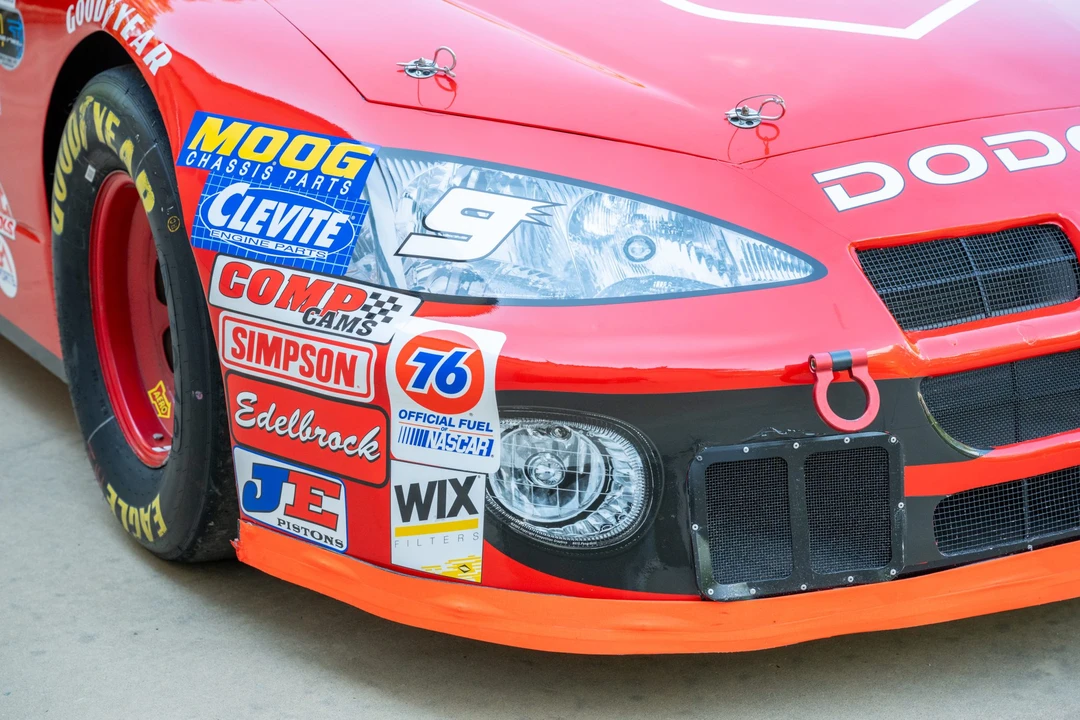 Dodge Intrepid - Image 13 of 31