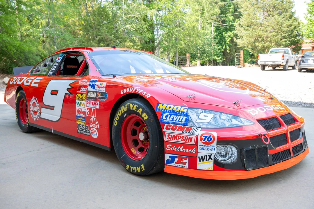 Dodge Intrepid - Image 3 of 31