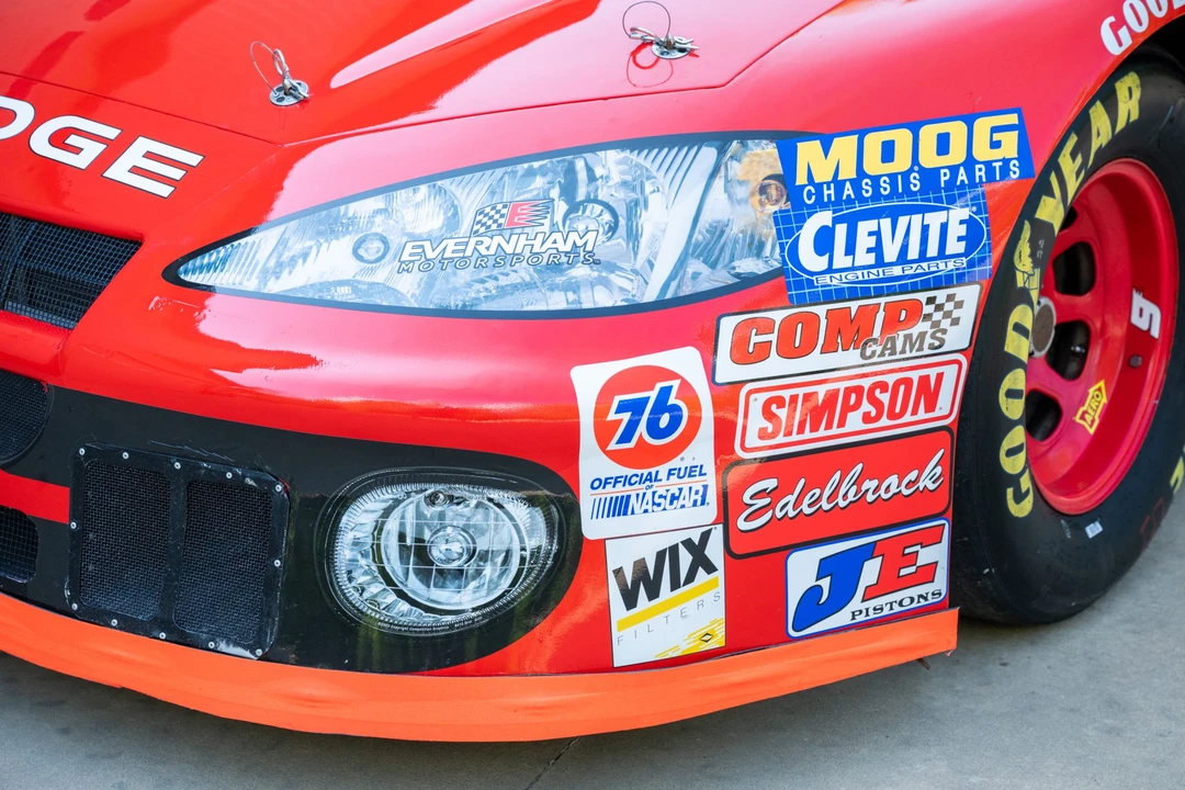 Dodge Intrepid - Image 14 of 31