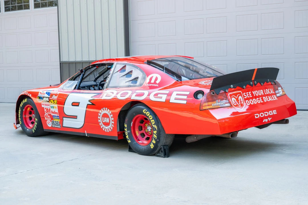 Dodge Intrepid - Image 7 of 31