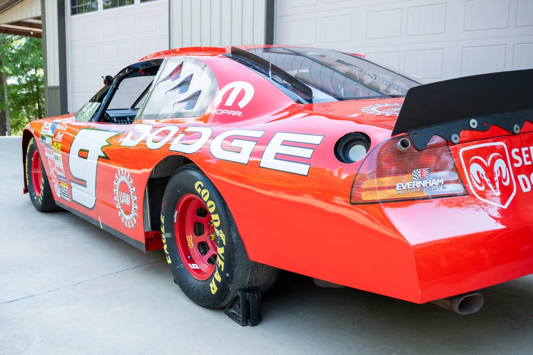 Dodge Intrepid - Image 12 of 31