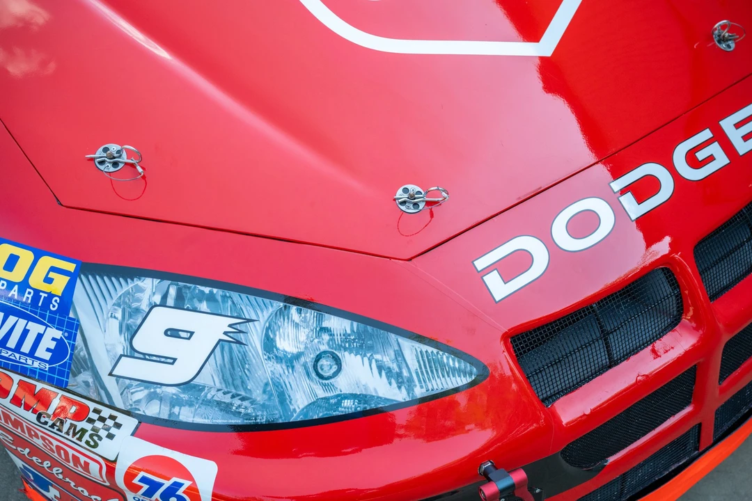 Dodge Intrepid - Image 24 of 31