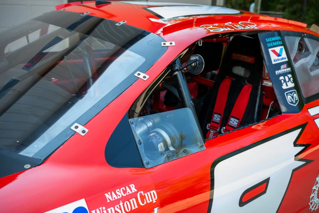 Dodge Intrepid - Image 22 of 31