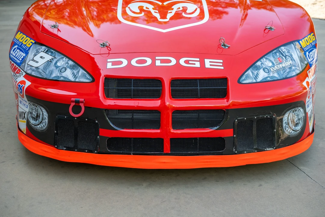 Dodge Intrepid - Image 23 of 31