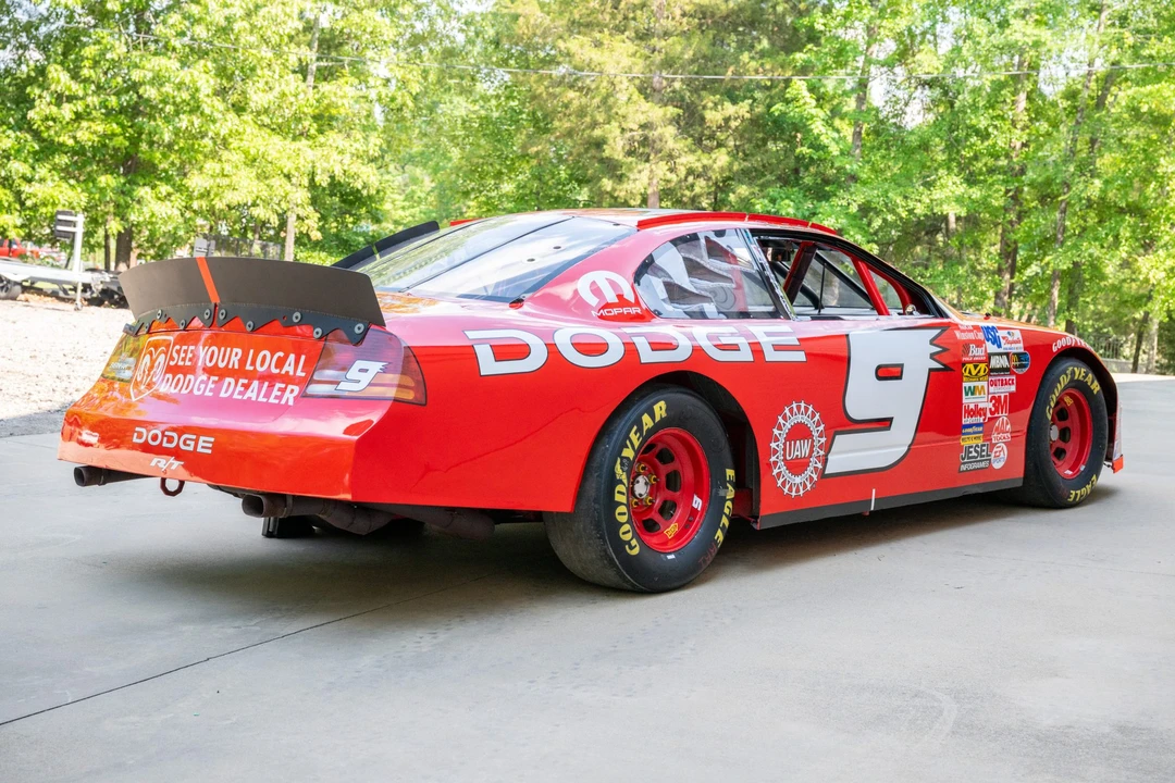 Dodge Intrepid - Image 5 of 31