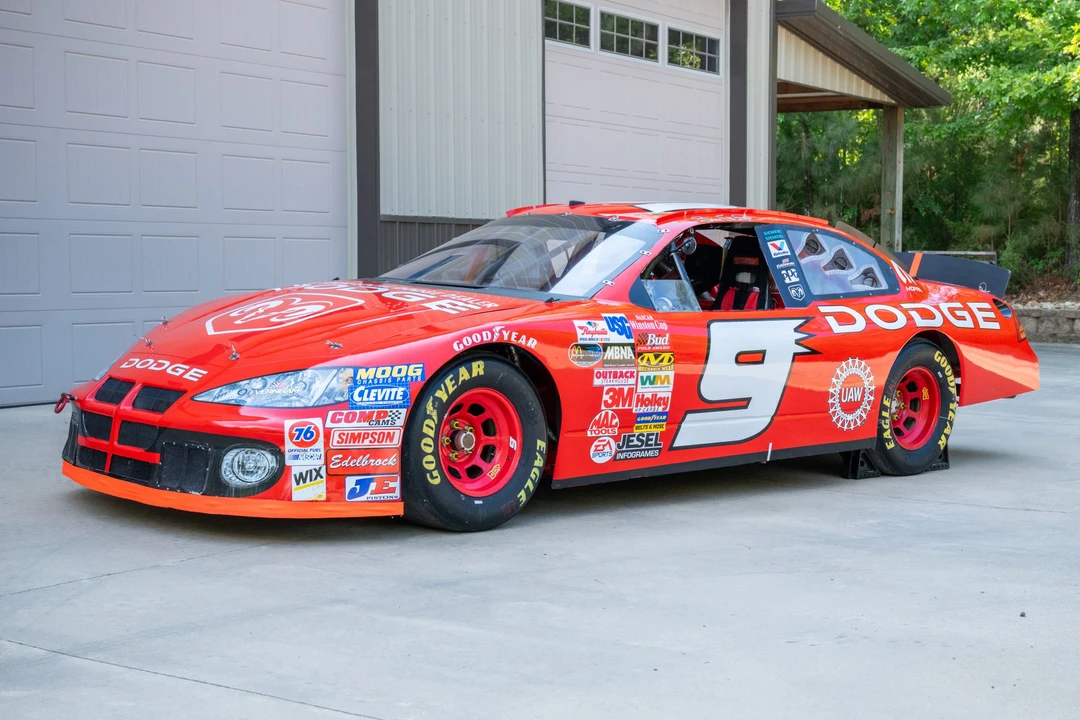 Dodge Intrepid - Image 9 of 31