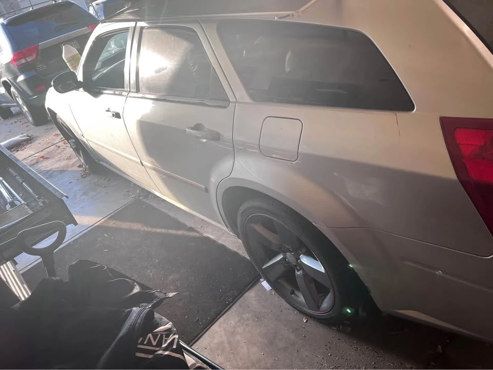 Dodge Magnum - Image 5 of 6