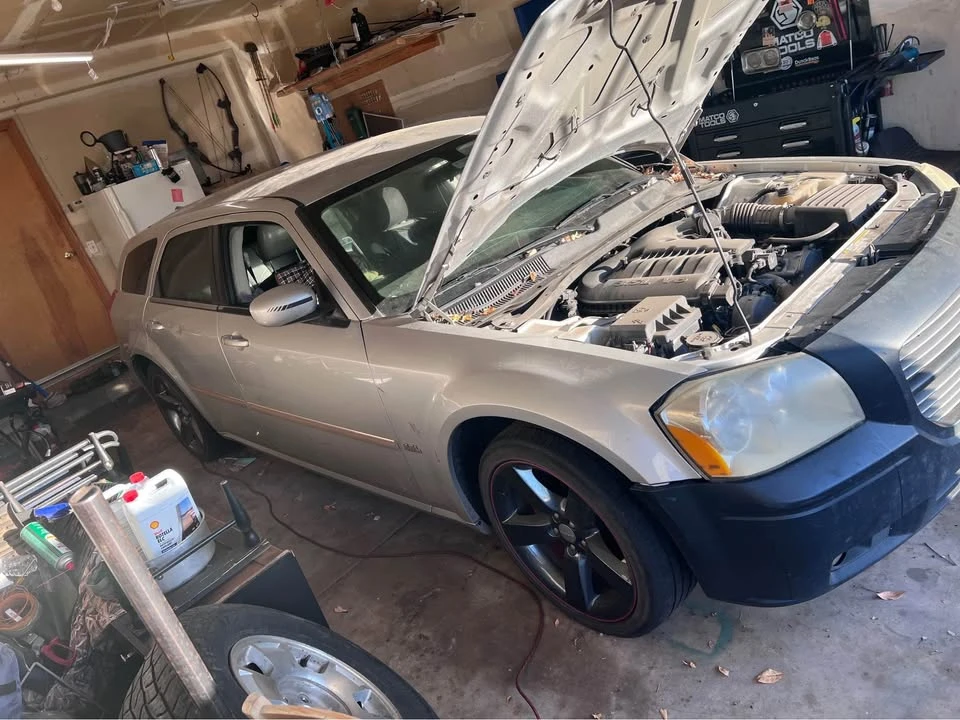 Dodge Magnum - Image 2 of 6