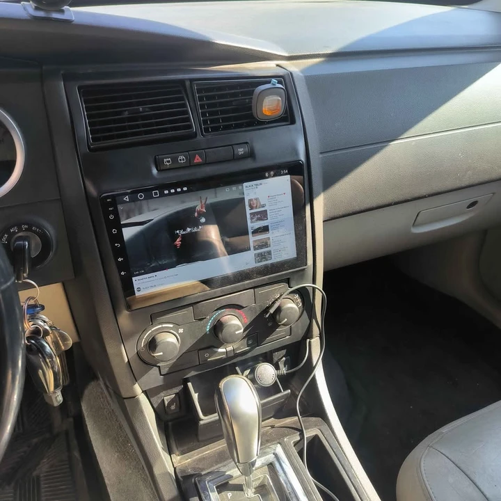 2005 Dodge Magnum 2nd Gen Wagon - Image 2 of 10