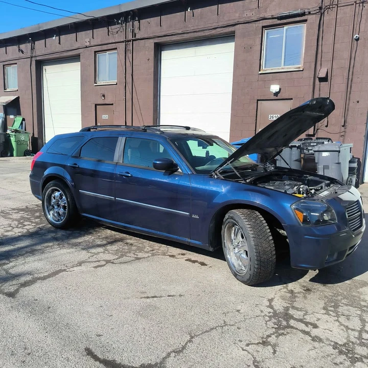 Dodge Magnum - Image 9 of 10