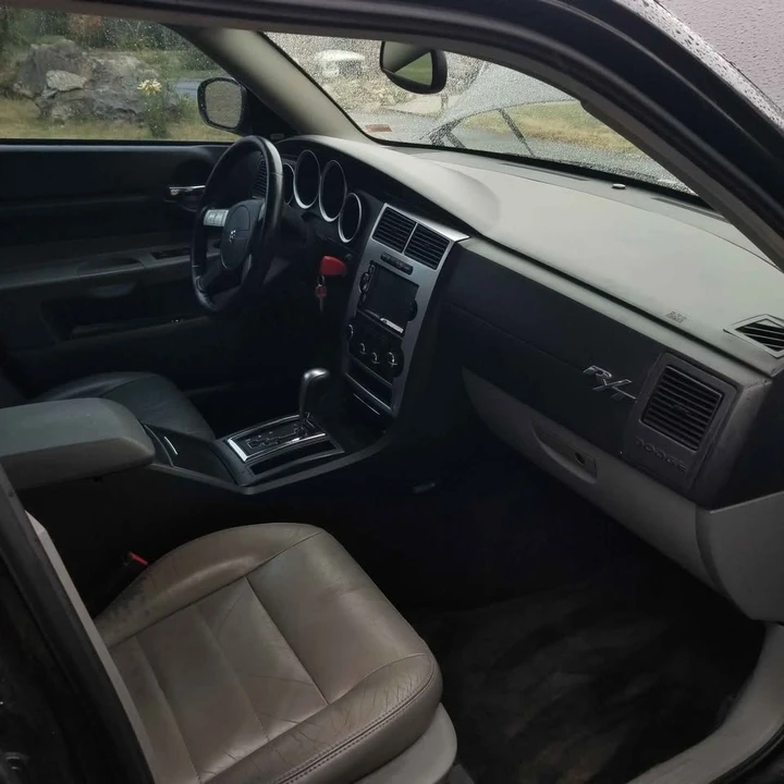 Dodge Magnum 2nd Gen Wagon - Image 8 of 10