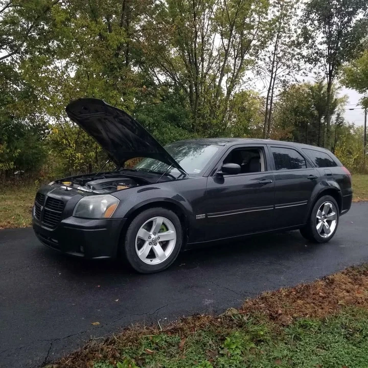 Dodge Magnum 2nd Gen Wagon - Image 2 of 10