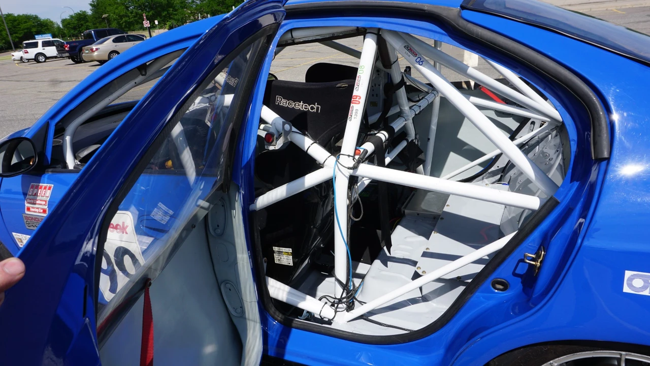 Dodge Neon SRT-4 - Image 22 of 30