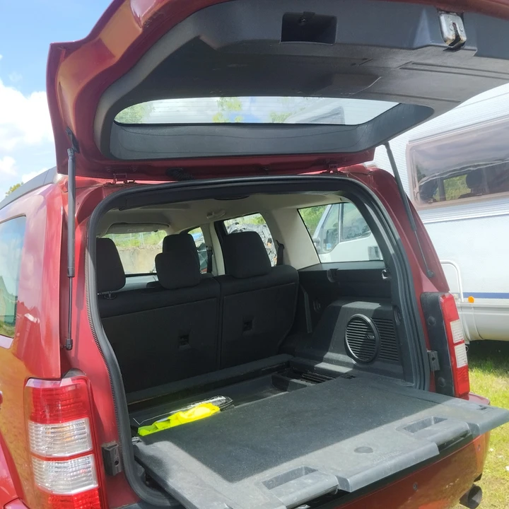 Dodge Nitro - Image 12 of 20