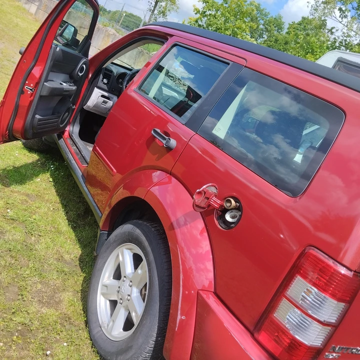Dodge Nitro - Image 6 of 20