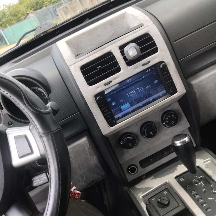 Dodge Nitro - Image 15 of 20