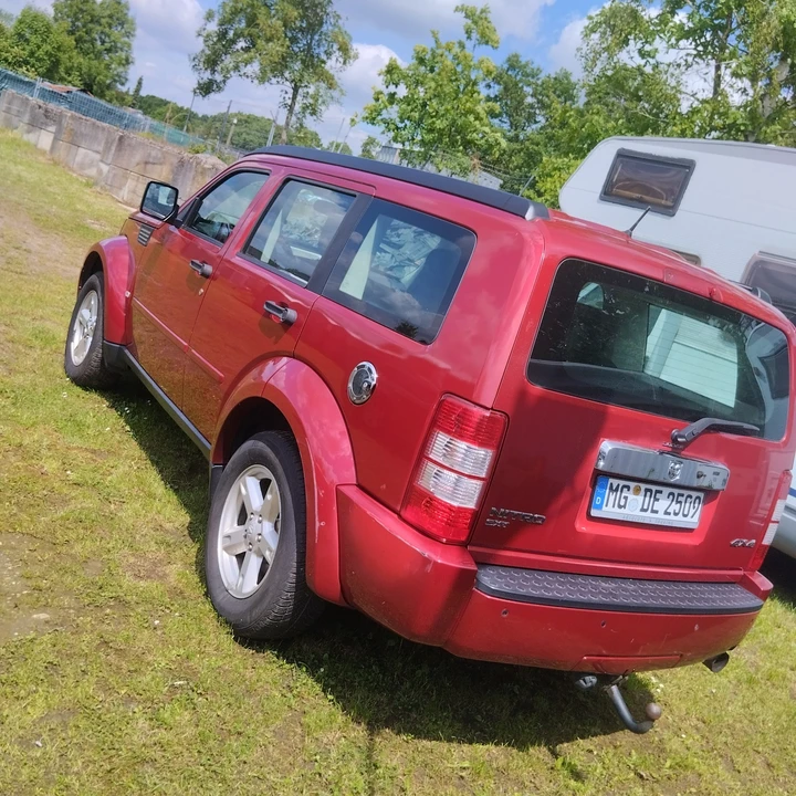 Dodge Nitro - Image 7 of 20