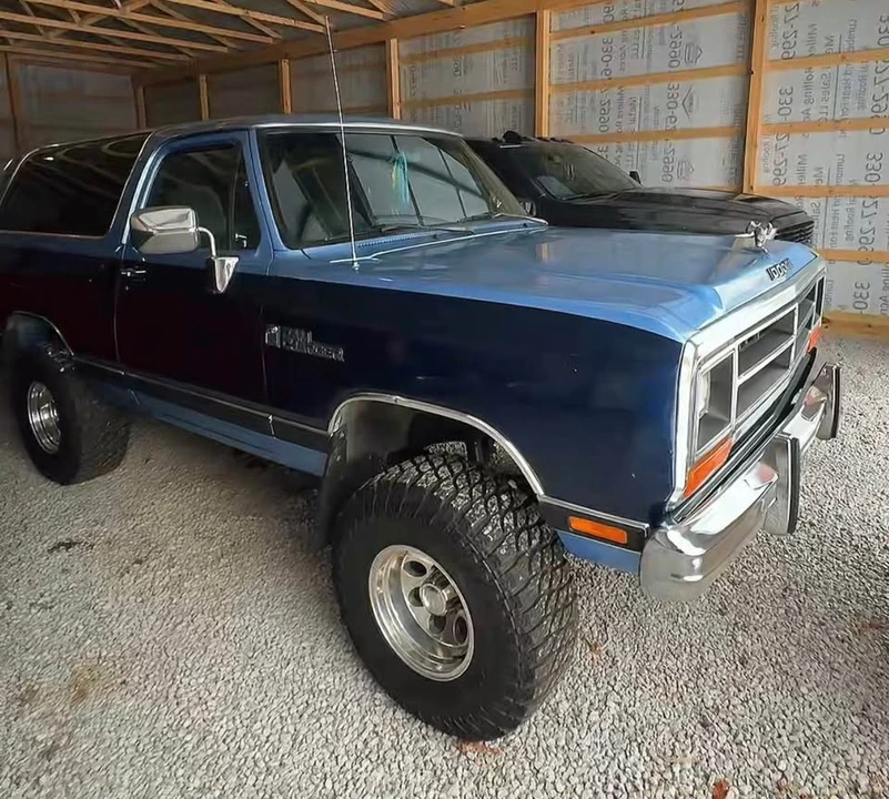 1990 Dodge Ramcharger - Image 4 of 10