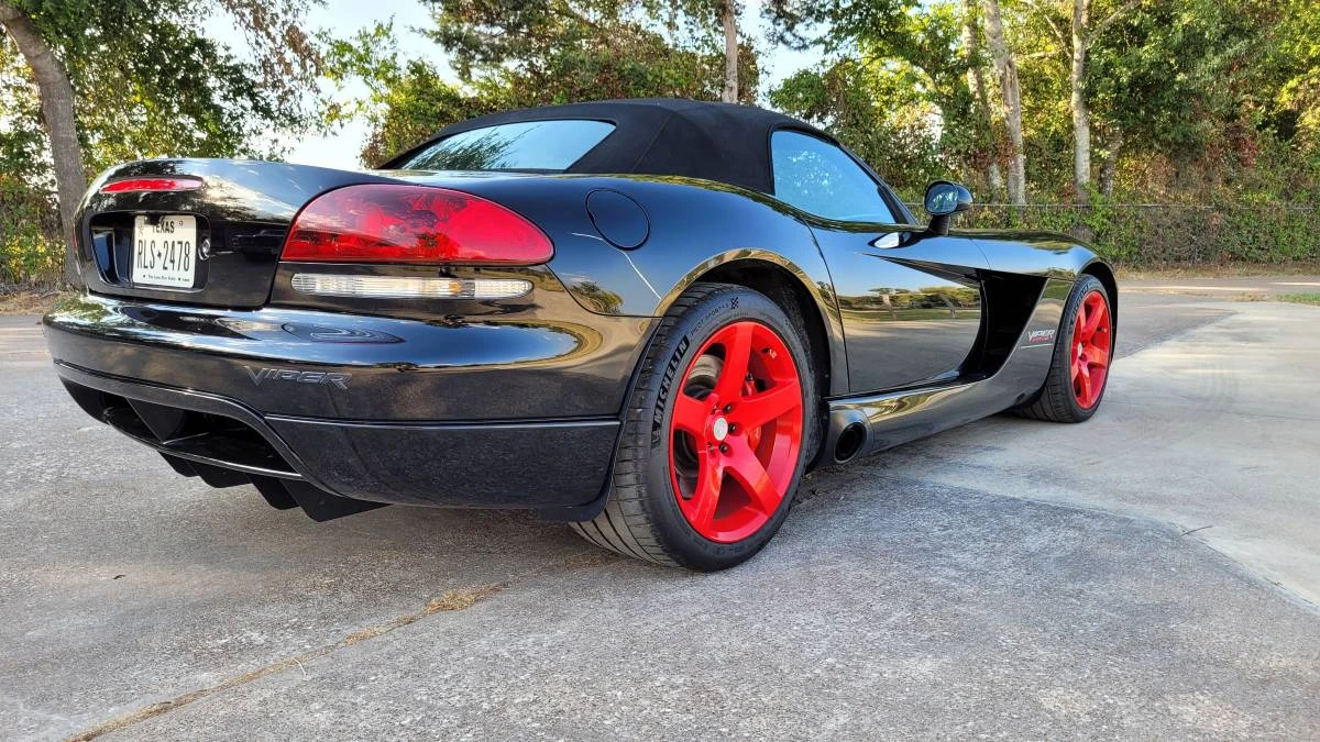 2004 Dodge Viper - Image 16 of 18