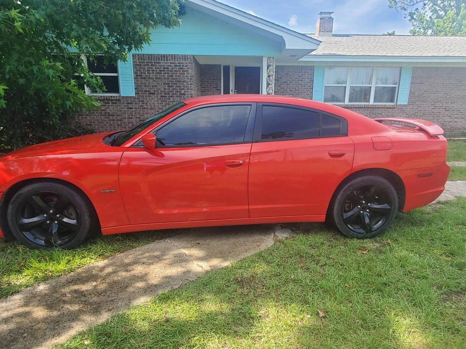 2014 Dodge Charger 7th Gen - Image 2 of 8