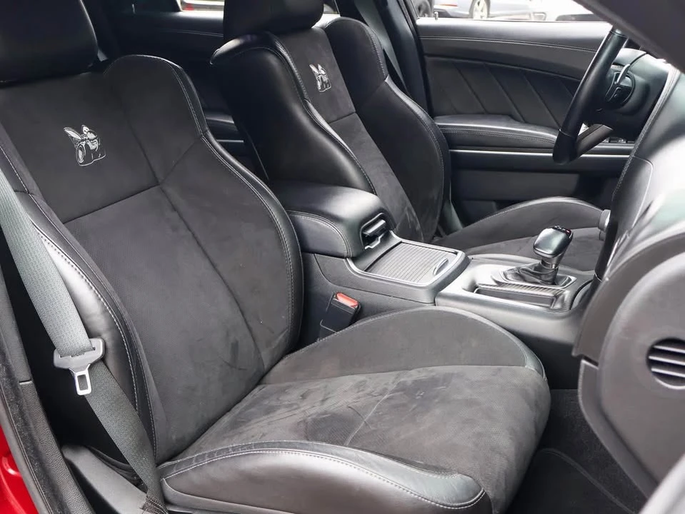 Parts & Memorabilia Seats & Interior - Image 2 of 4