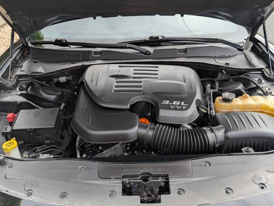 2016 Dodge Charger 7th Gen - Image 10 of 17