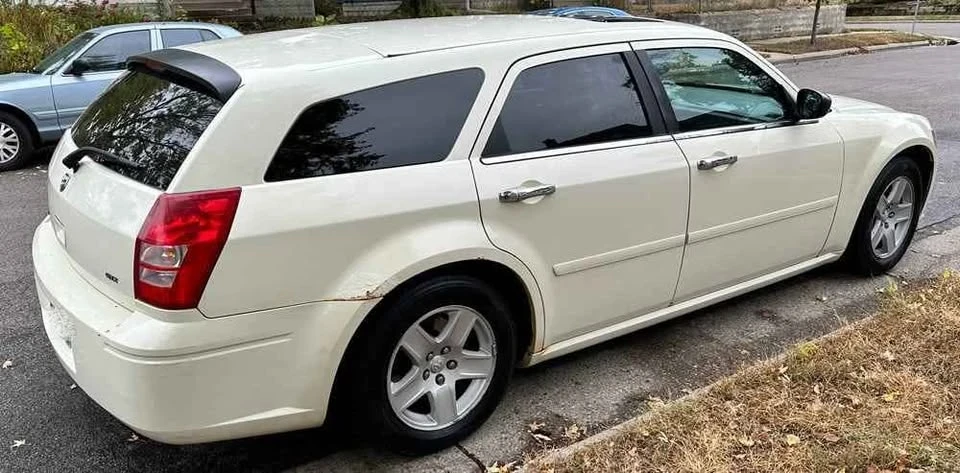 2005 Dodge Magnum 2nd Gen Wagon - Image 8 of 10