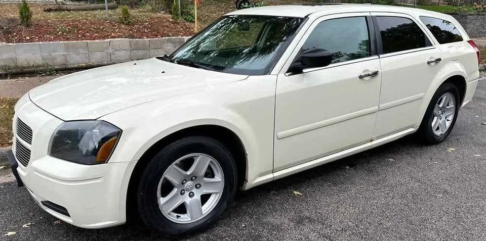 Dodge Magnum - Image 7 of 10