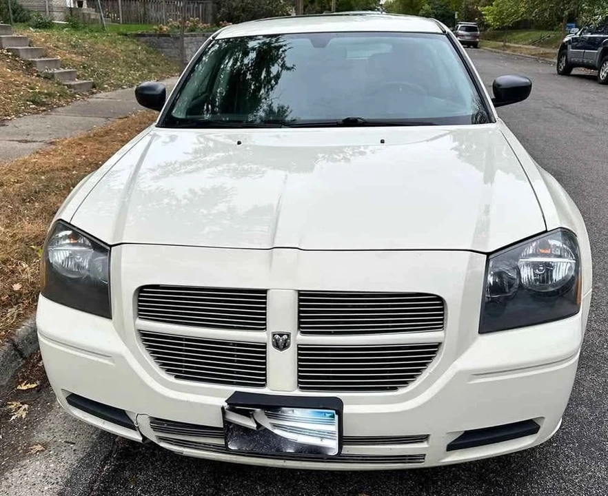 Dodge Magnum - Image 6 of 10