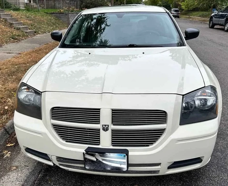 2005 Dodge Magnum 2nd Gen Wagon - Image 6 of 10