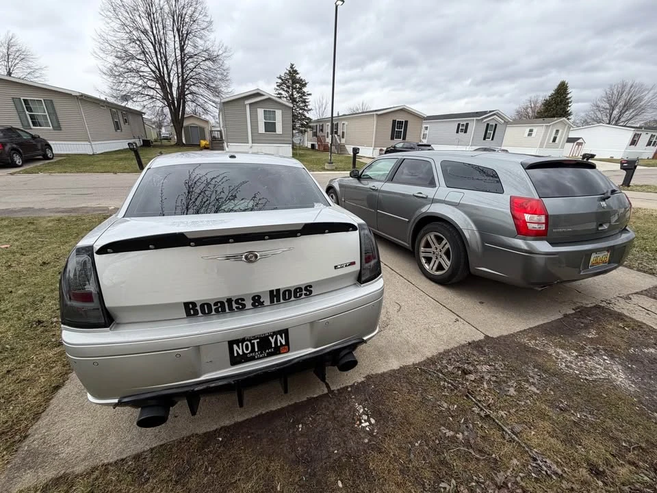 2005 Dodge Magnum 2nd Gen Wagon - Image 2 of 4